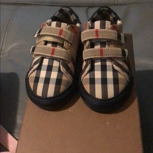 Burberry kids sneakers size 19